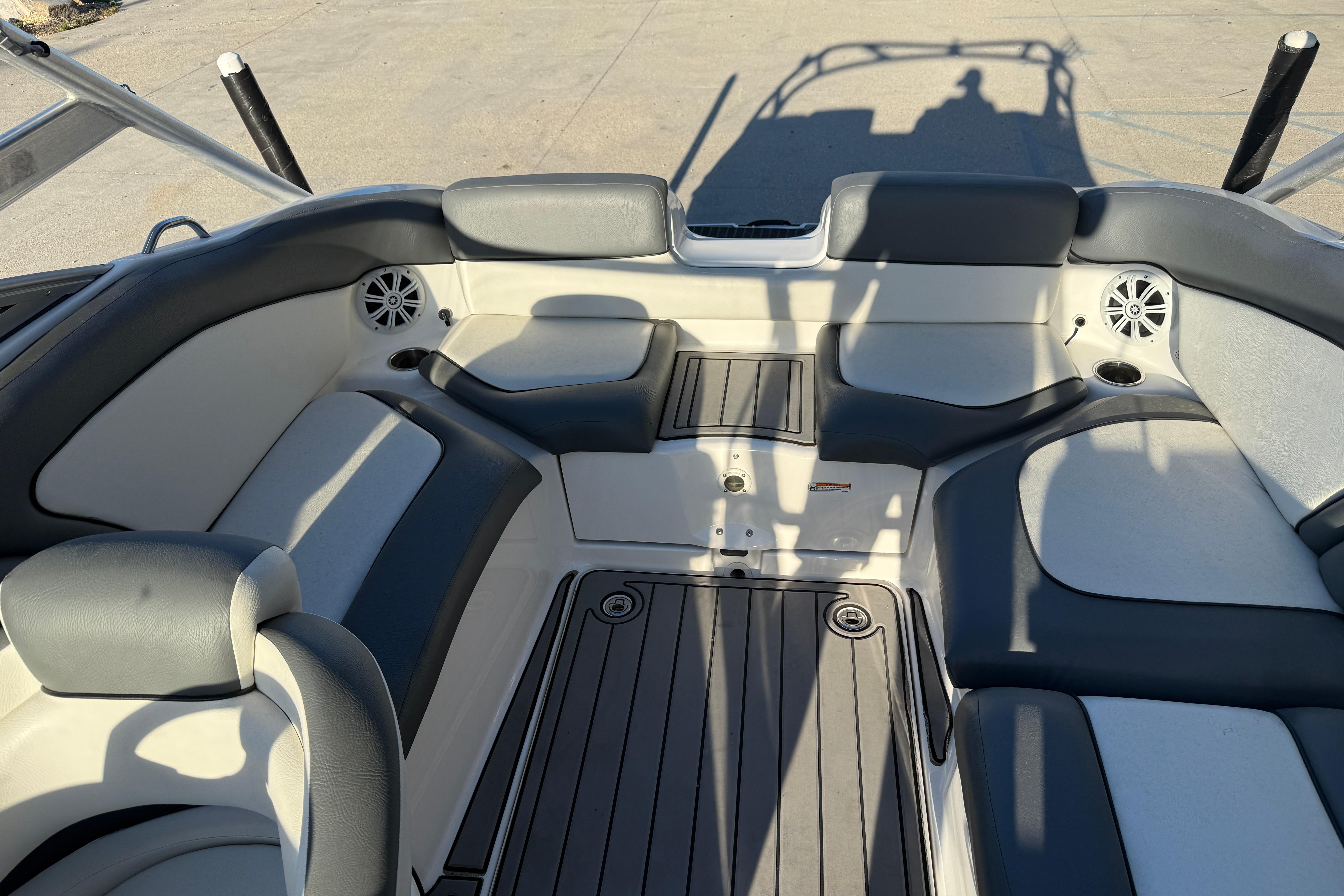2011 Yamaha Boats 242 Limited S interior with cushioned seating and speakers.