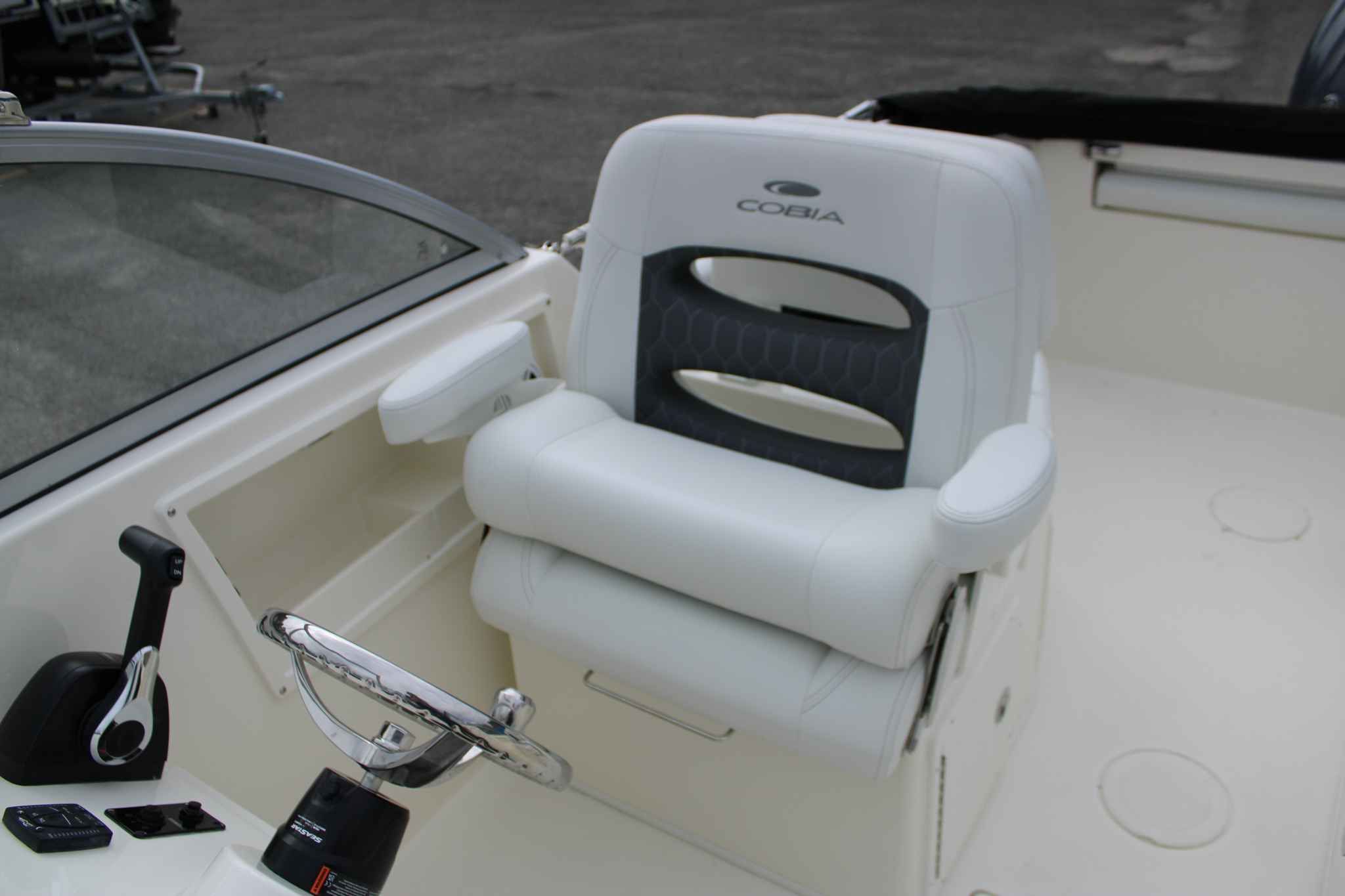 2026 Cobia 220 Dual Console - 27