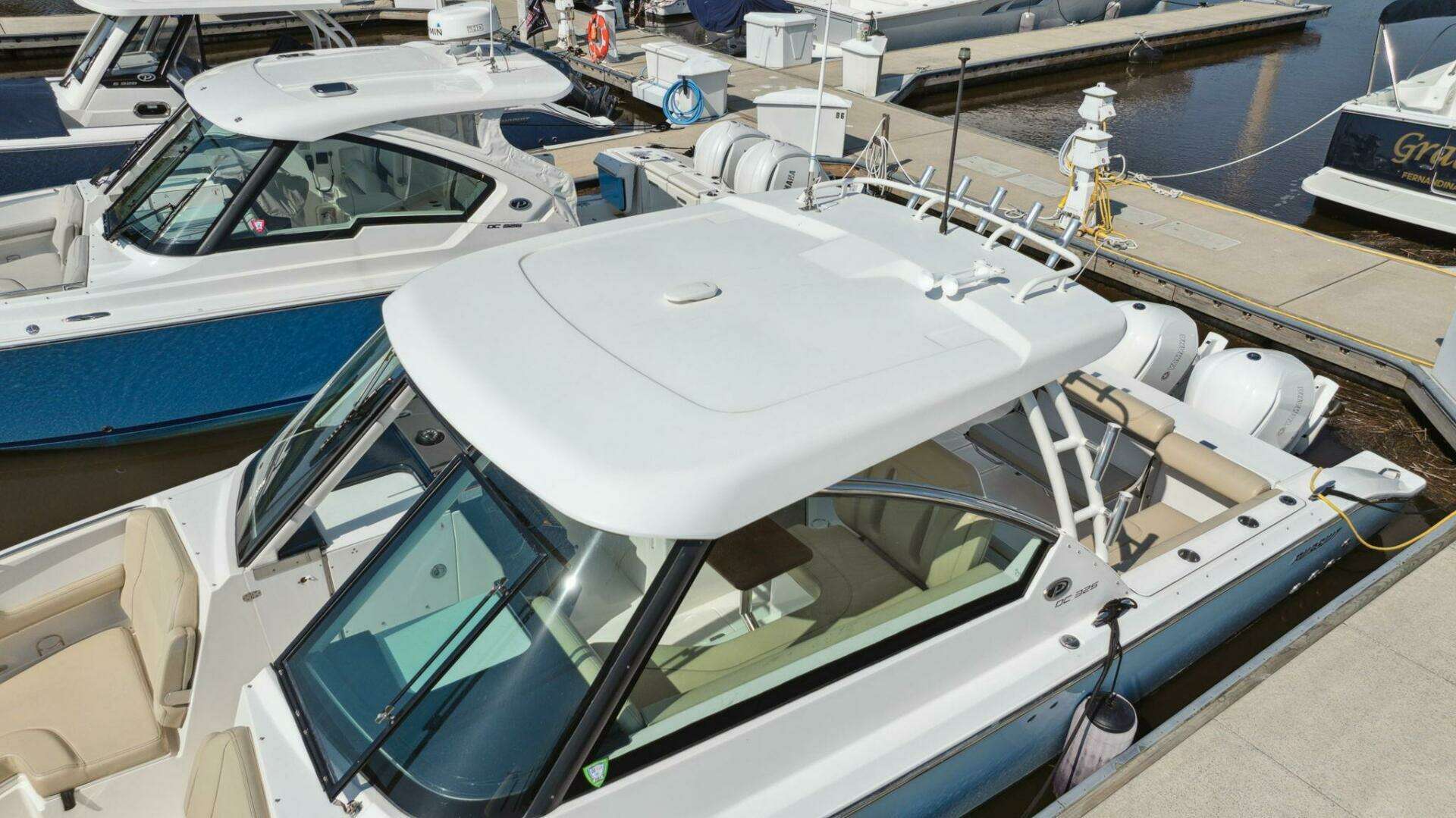 2018 Pursuit 325 DC - Image 3