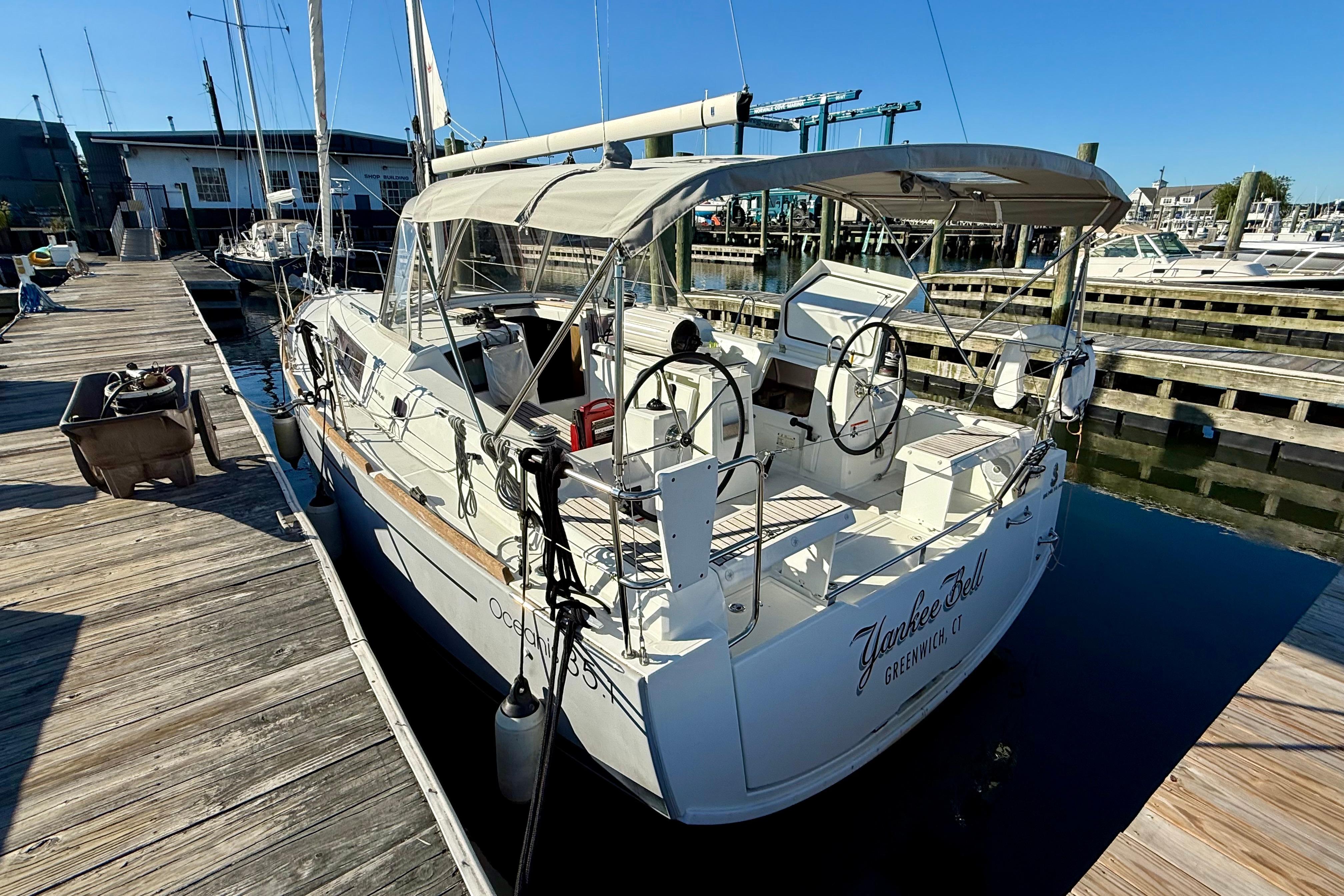 2021 Beneteau Oceanis 35.1