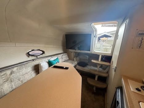 2000 Larson Cabrio 270 Mid Cabin - 8