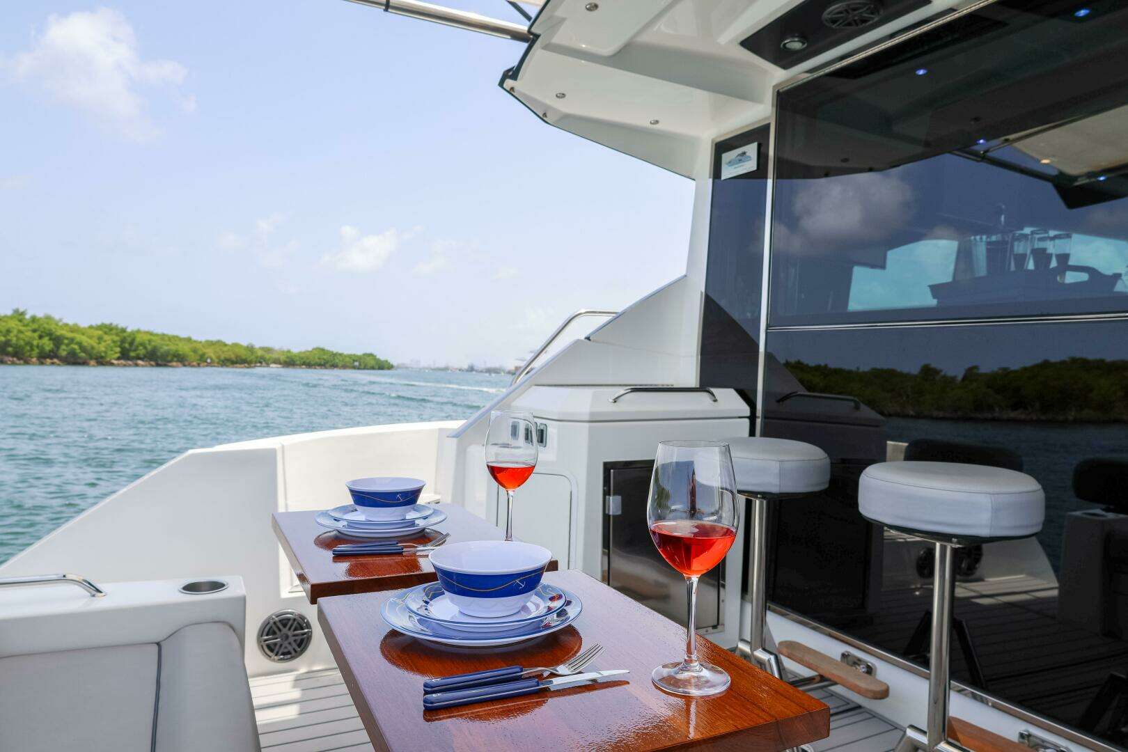 2014 Cruisers Yachts 45 Cantius - Image 23