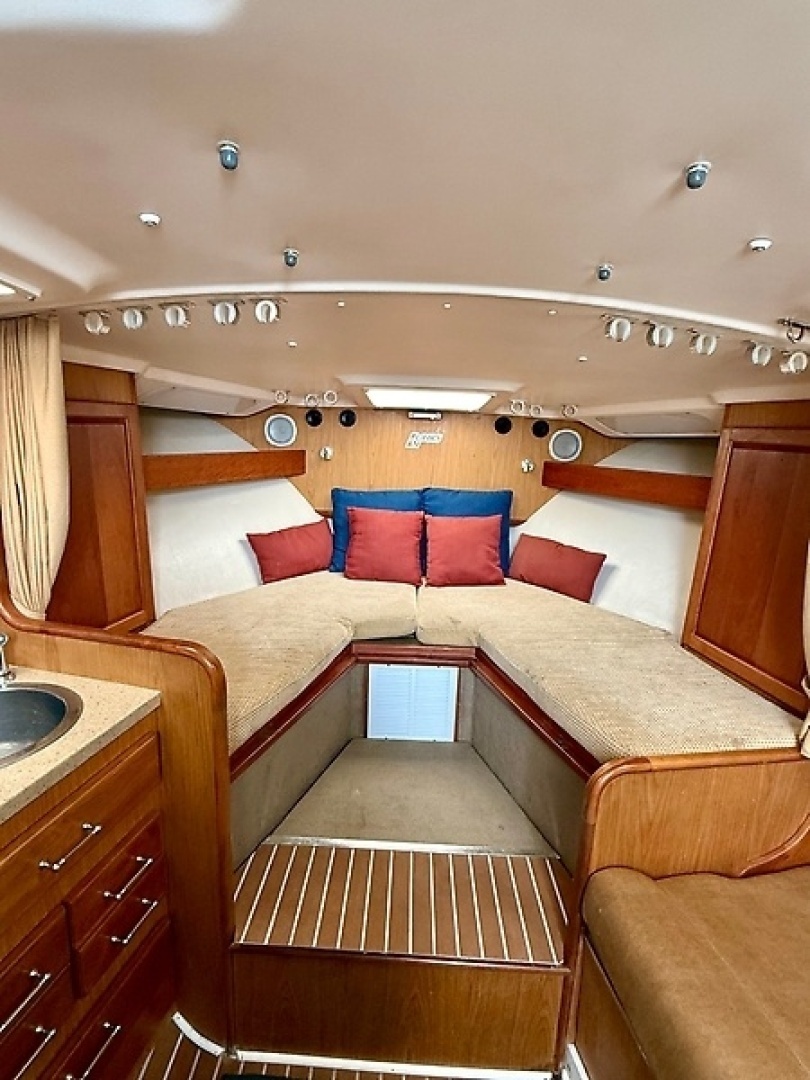 2005 Luhrs 32 Express - Image 21