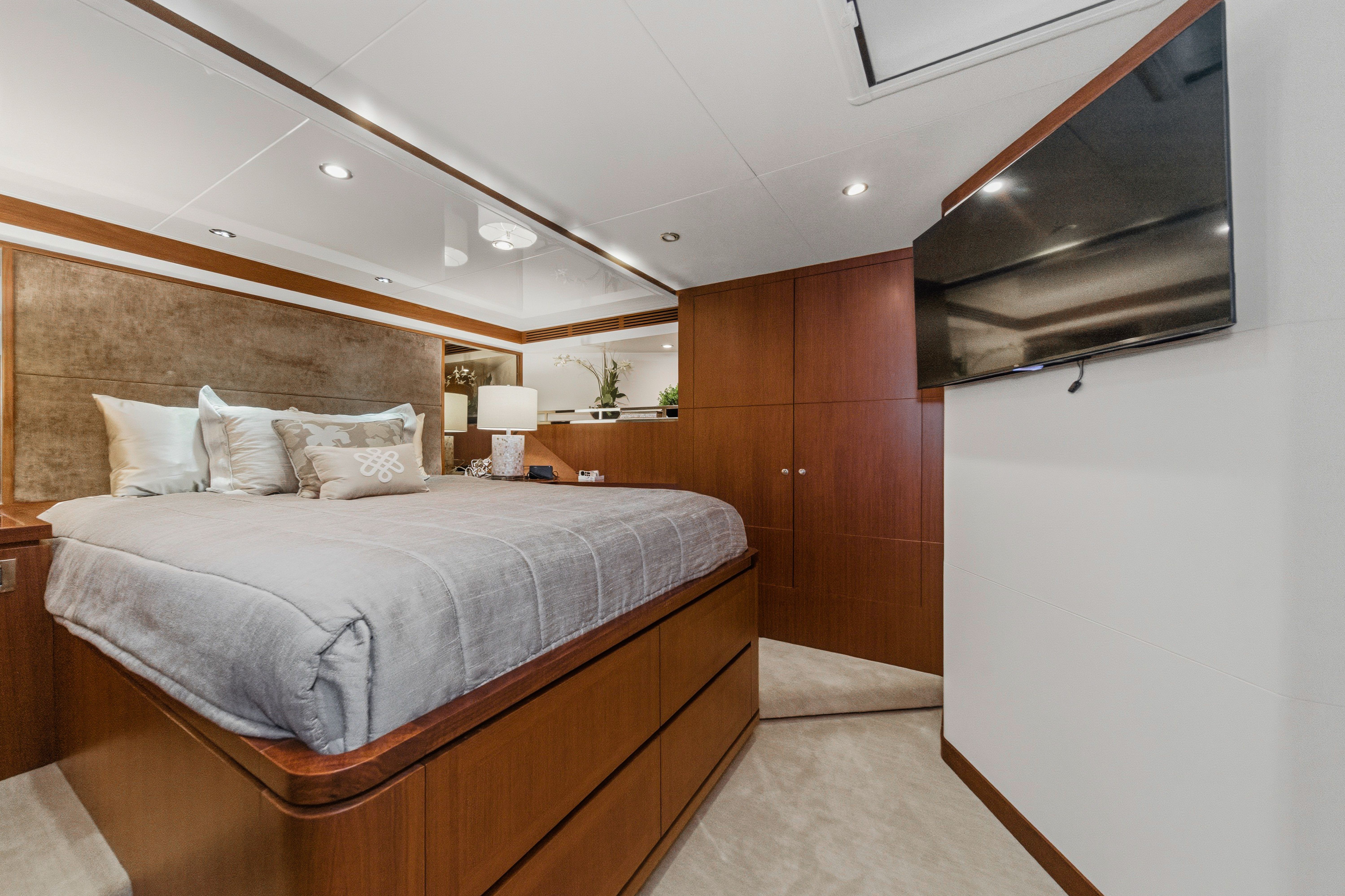 2015 Ocean Alexander 90 Skylounge Motoryacht - 95