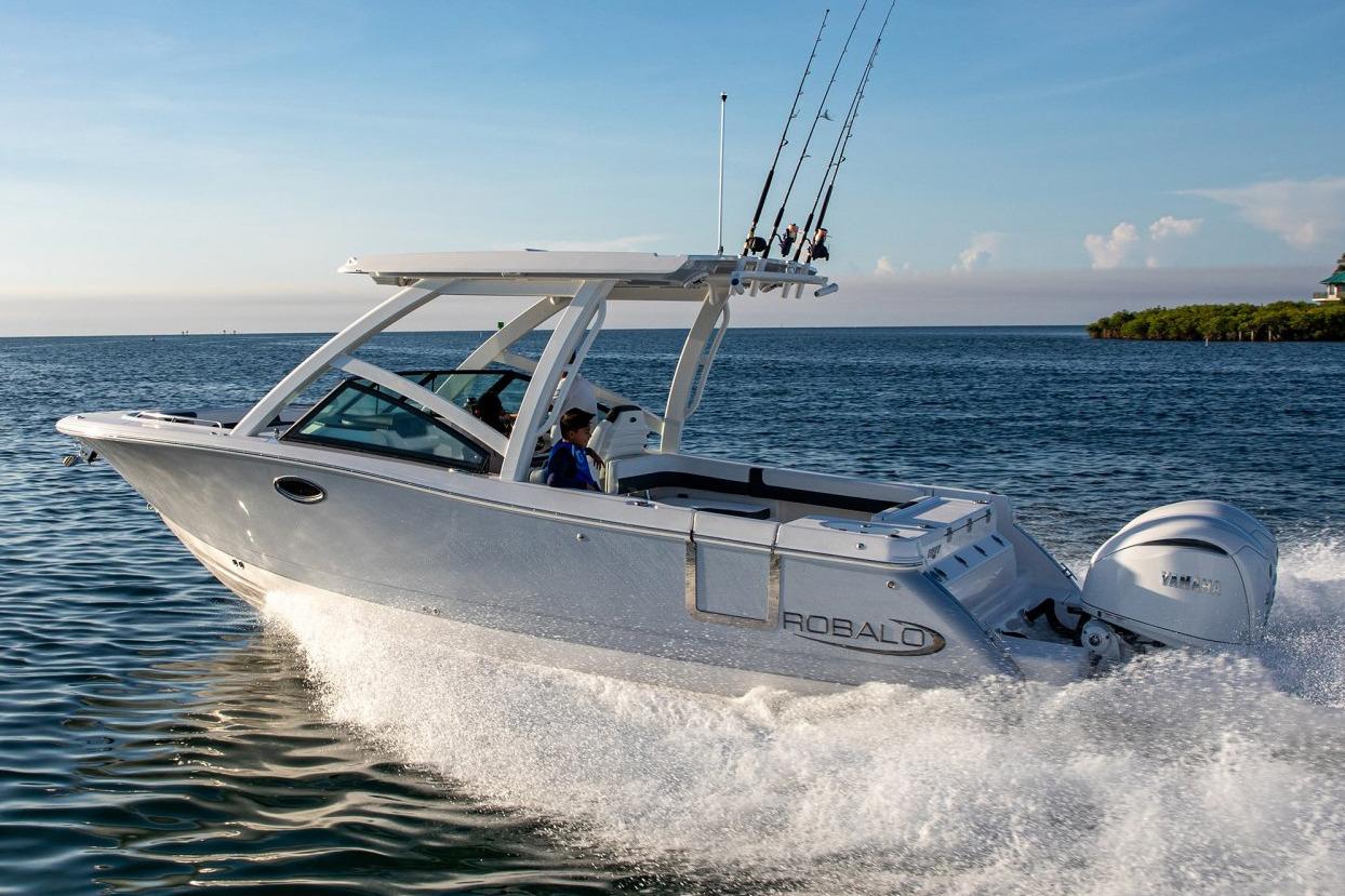 Manufacturer Provided Image: 2026 Robalo R277 Dual Console boat cruising on open water, featuring sleek design and powerful engine.