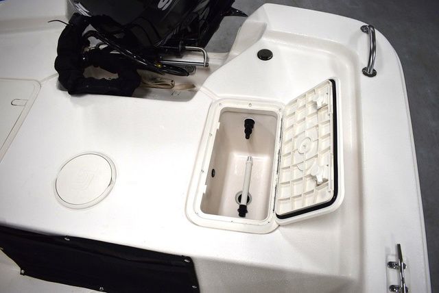 2025 Carolina Skiff E20 JVX Center Console - 16
