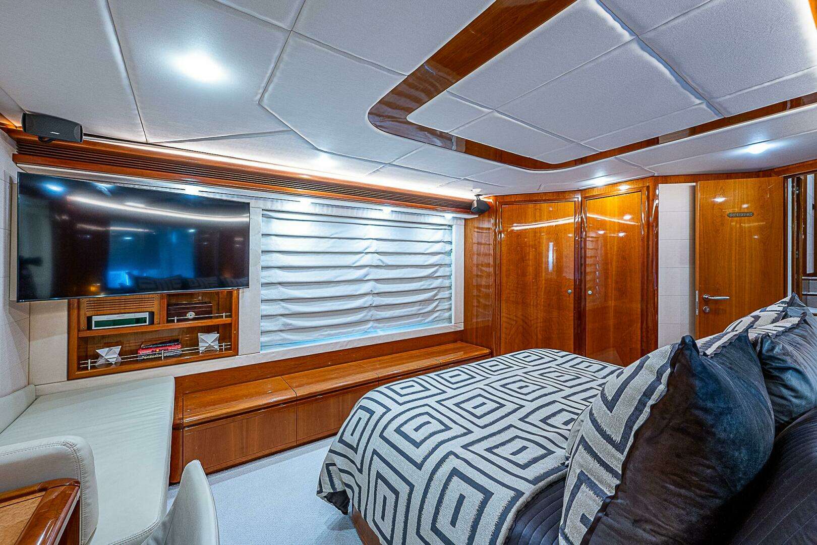 2006 Ferretti Yachts 830 - Image 86