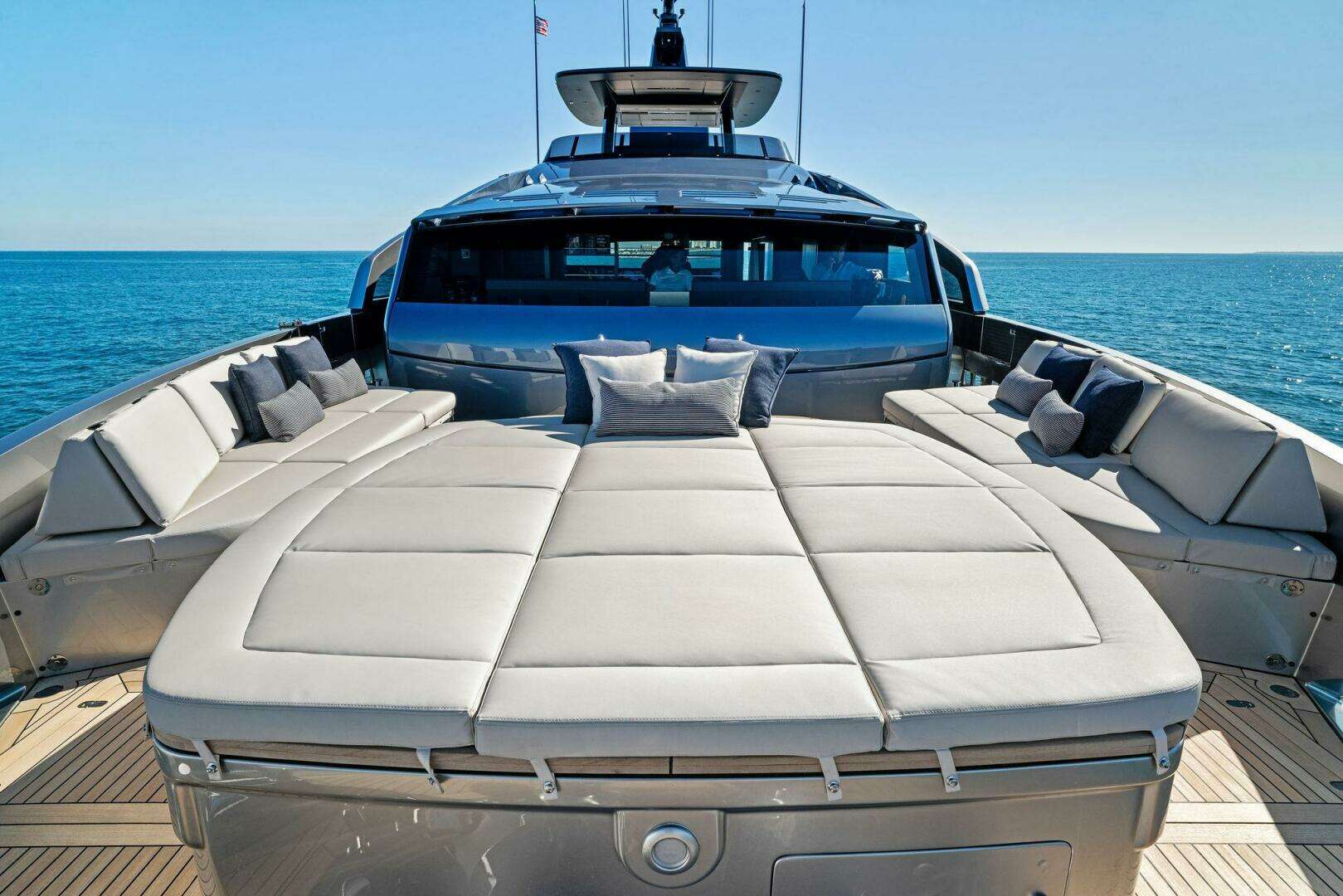 2023 Pershing GTX Motoryacht - Image 34