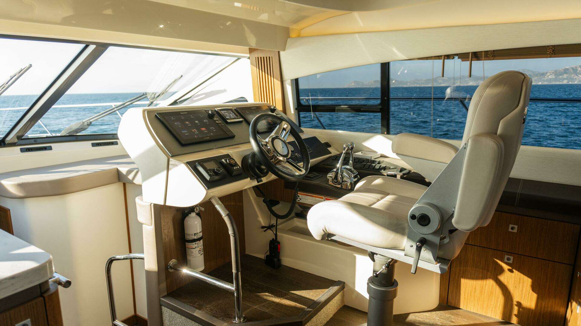 2017 Sea Ray 51 Flybridge - Image 3