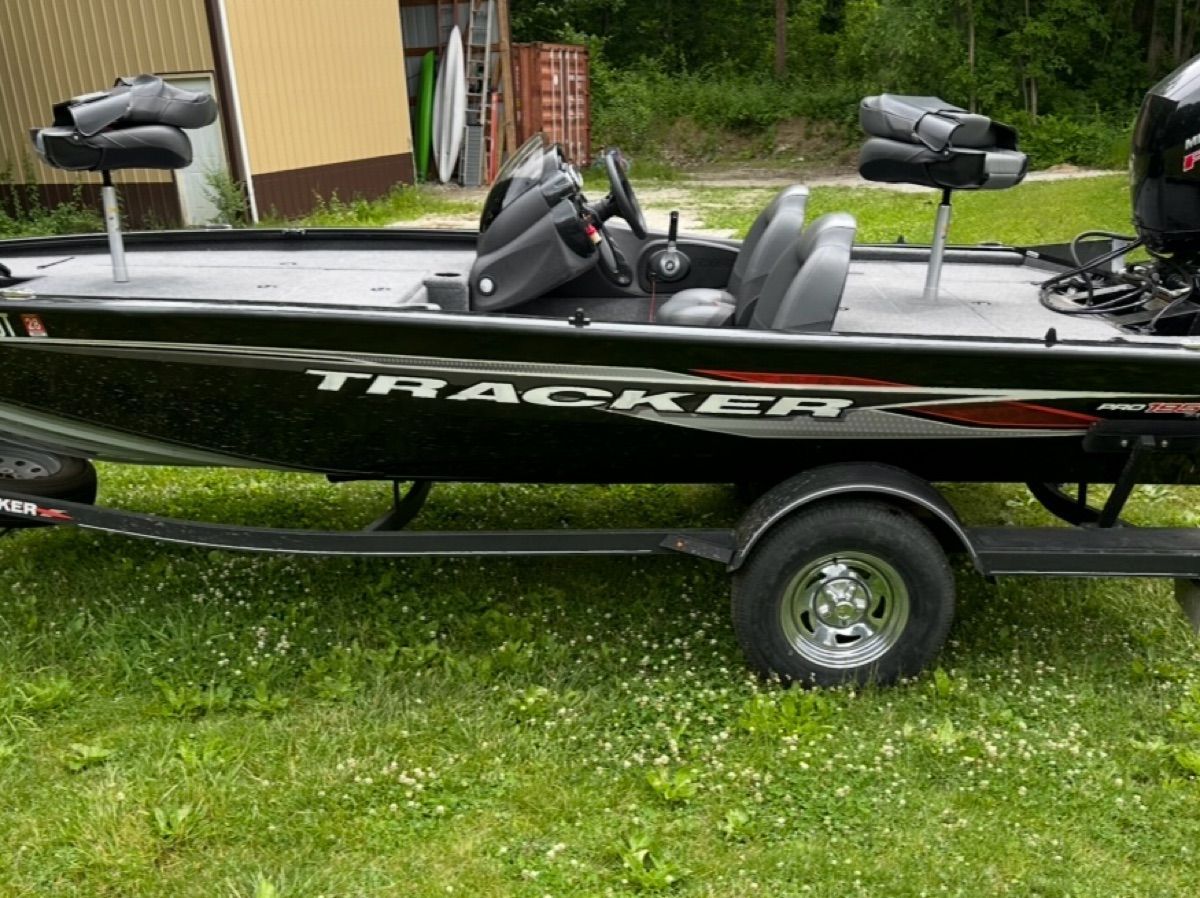 2022 Bass Tracker 195TXW