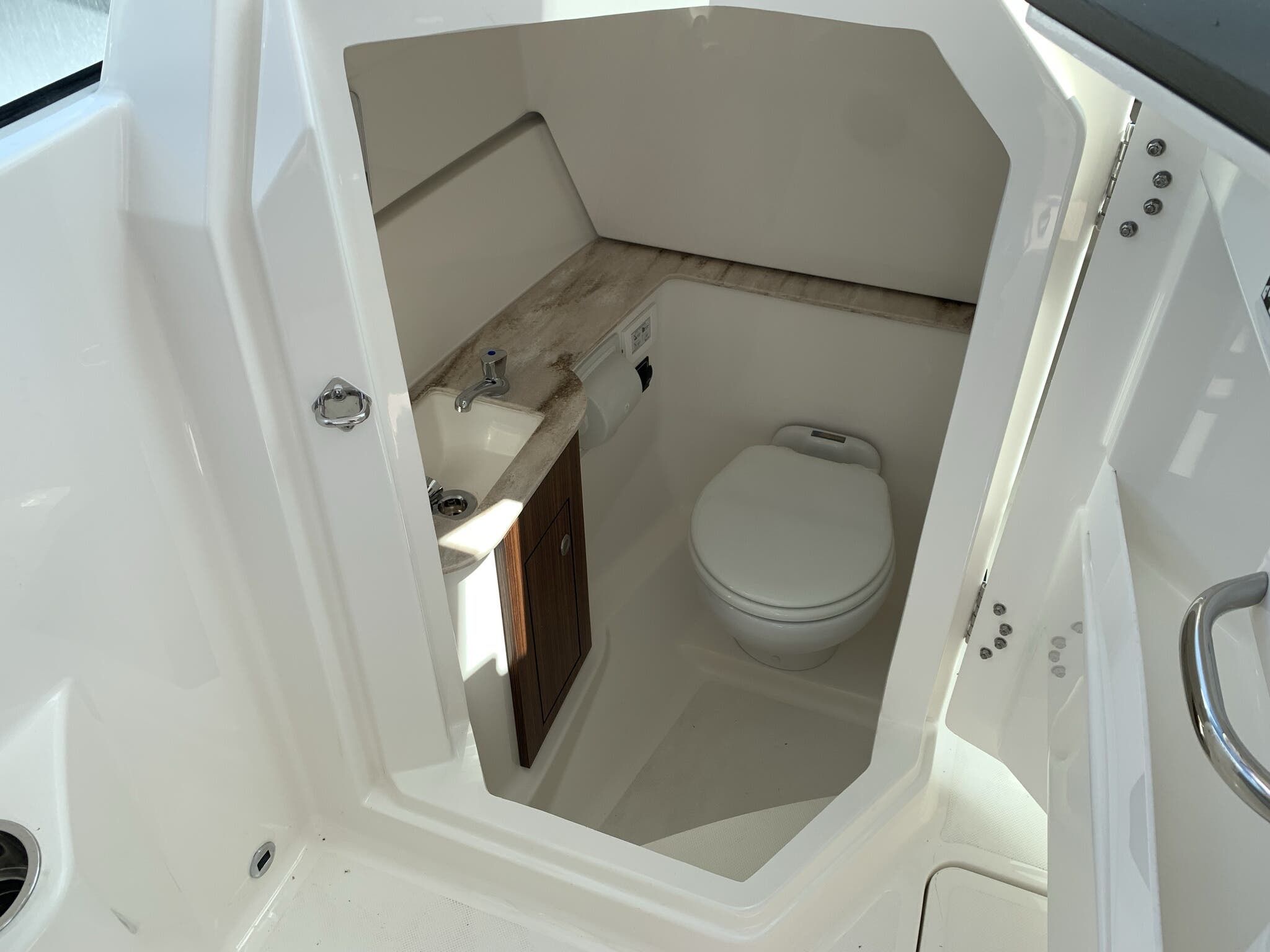 2022 Pursuit DC 266 Dual Console - 7