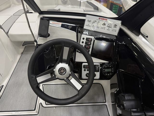 2026 Yamaha Boats AR220 - 14