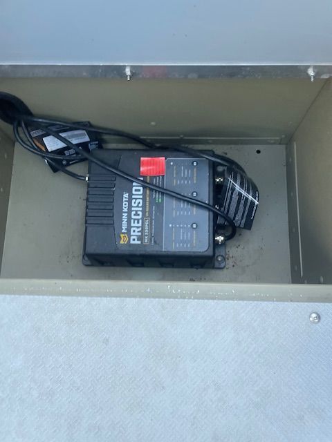 2023 Lund 2000 Alaskan Dual Console - 8