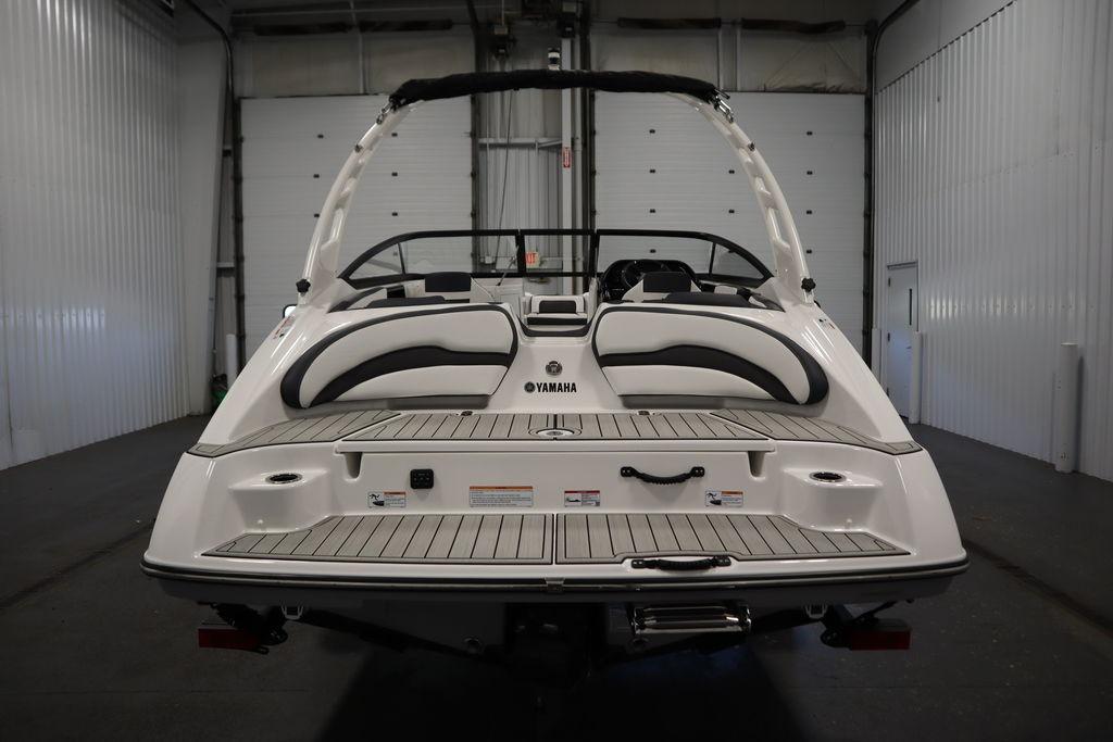2026 Yamaha Boats 195S, rear view in a garage setting.