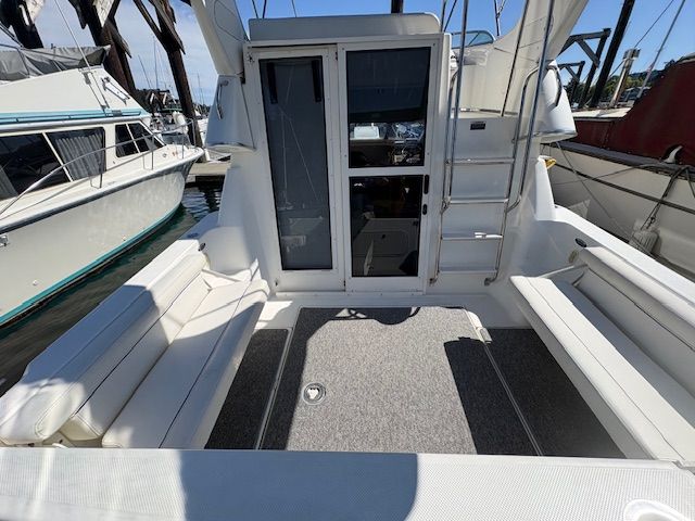 2008 Bayliner Discovery boat with spacious cockpit and seating area.