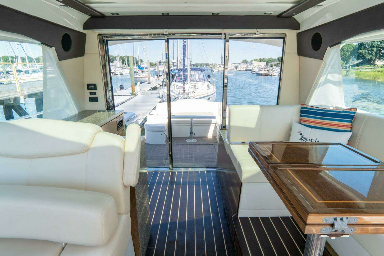 2013 Cruisers Yachts 48 Cantius - Image 24