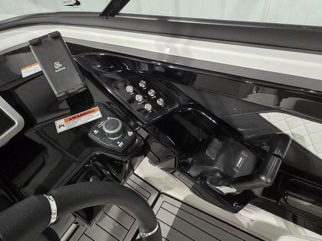 2026 Yamaha Boats 252S - 24