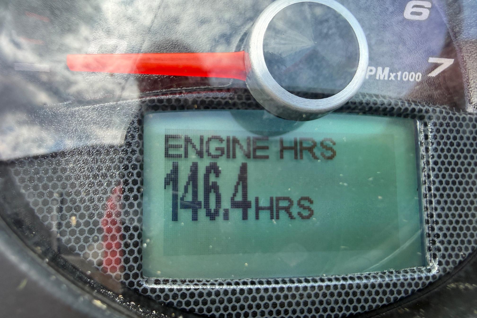 Chaparral 226 SSi Wide Tech 2016 engine hours display showing 146.4 hours.