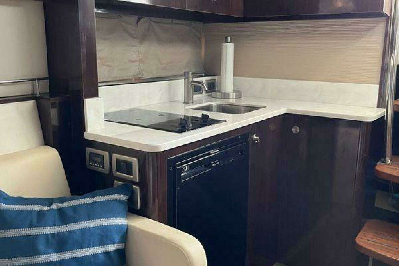2017 Sea Ray Sundancer 350 - Image 16