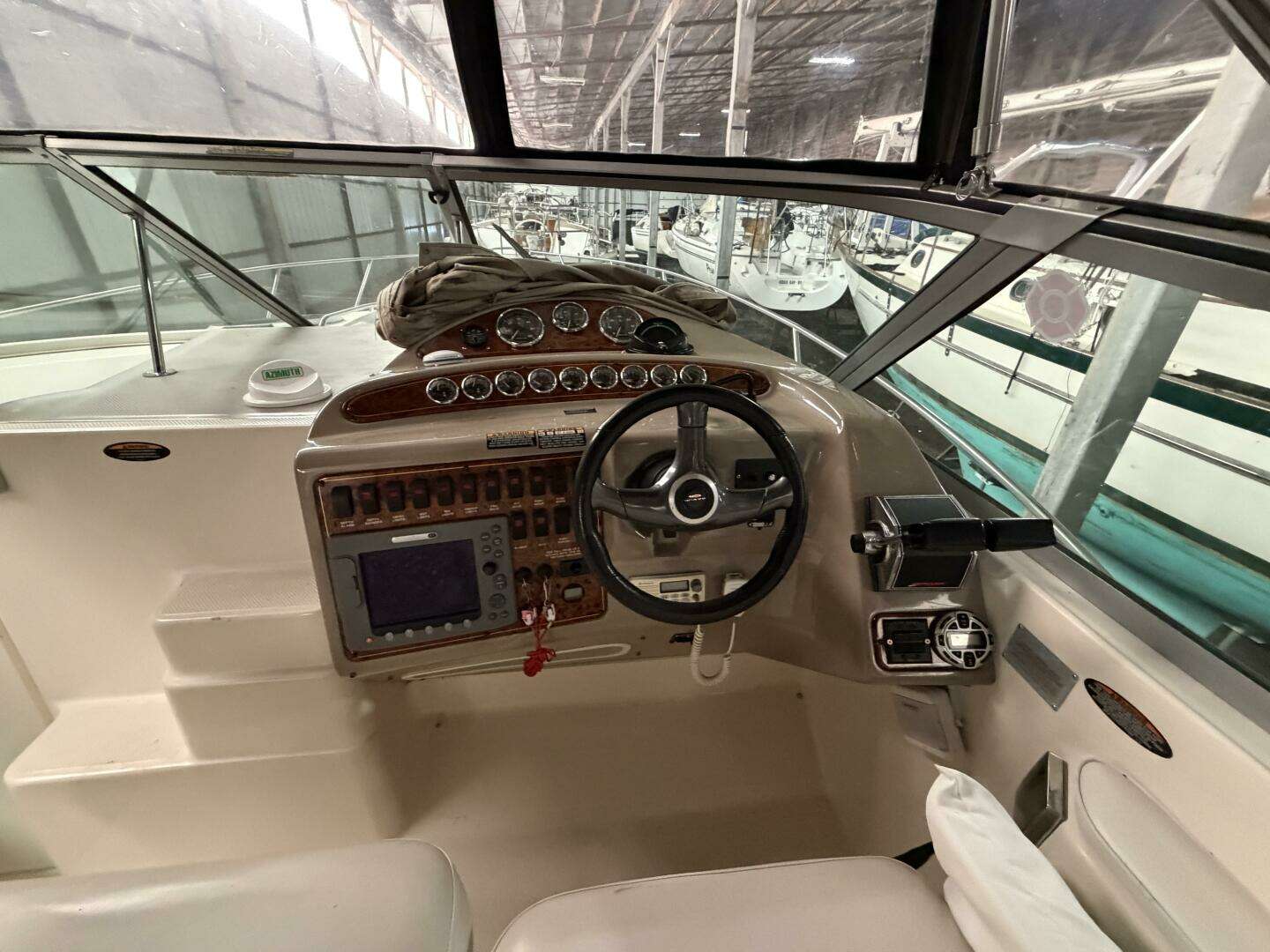 2001 Maxum 3300 SCR - Image 23