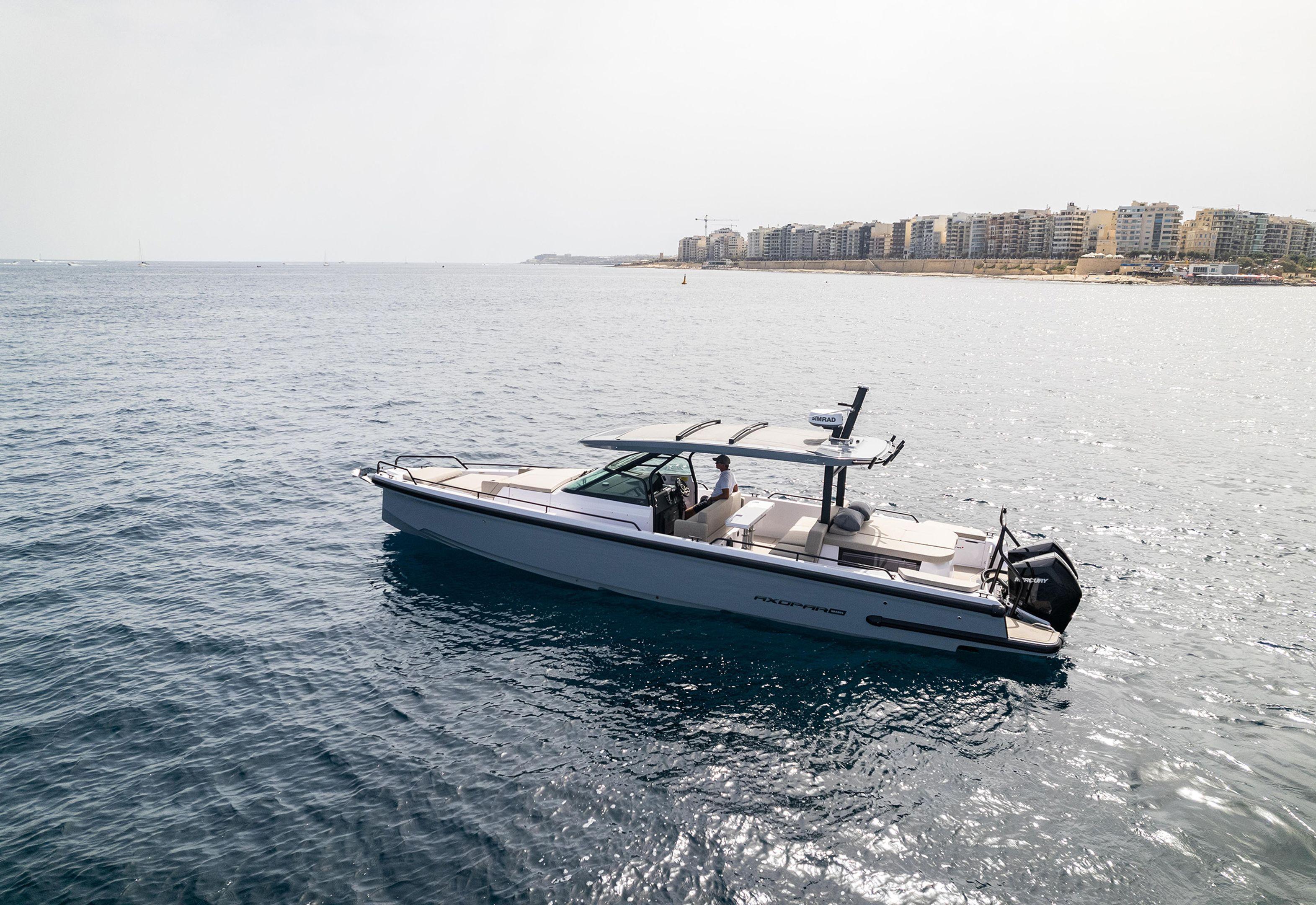 2023 Axopar 37 Sun-Top