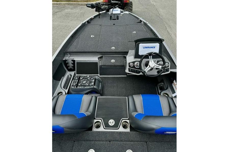 2026 Ranger Z185 boat interior with blue seats and Lowrance navigation system.