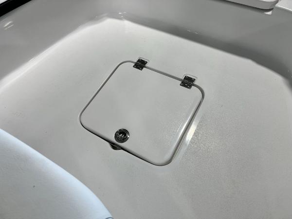 2025 Tidewater 2300 Carolina Bay boat hatch detail.