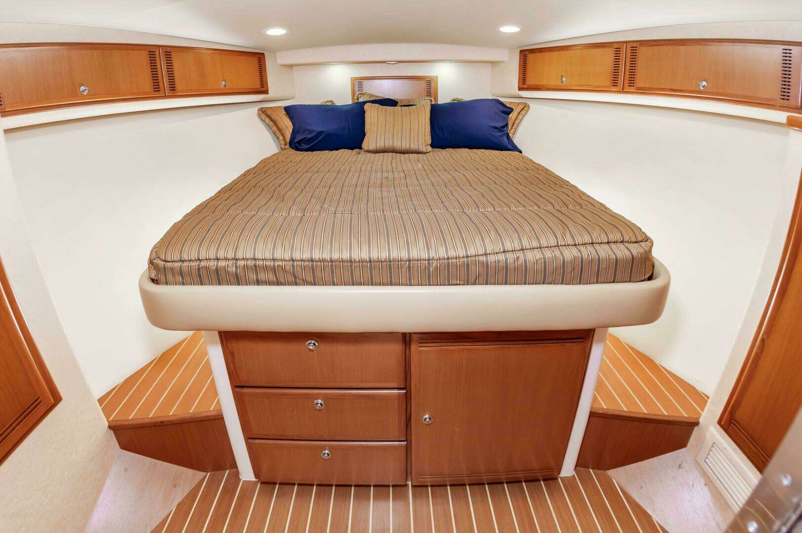 2008 Cabo 40 Express - Image 44