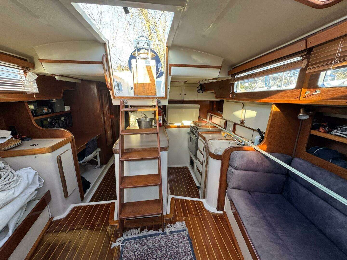 1987 Irwin 38 - Image 22