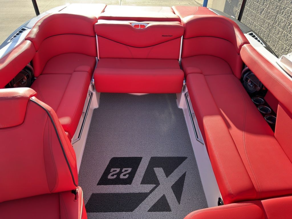2019 MasterCraft XT22 - 48