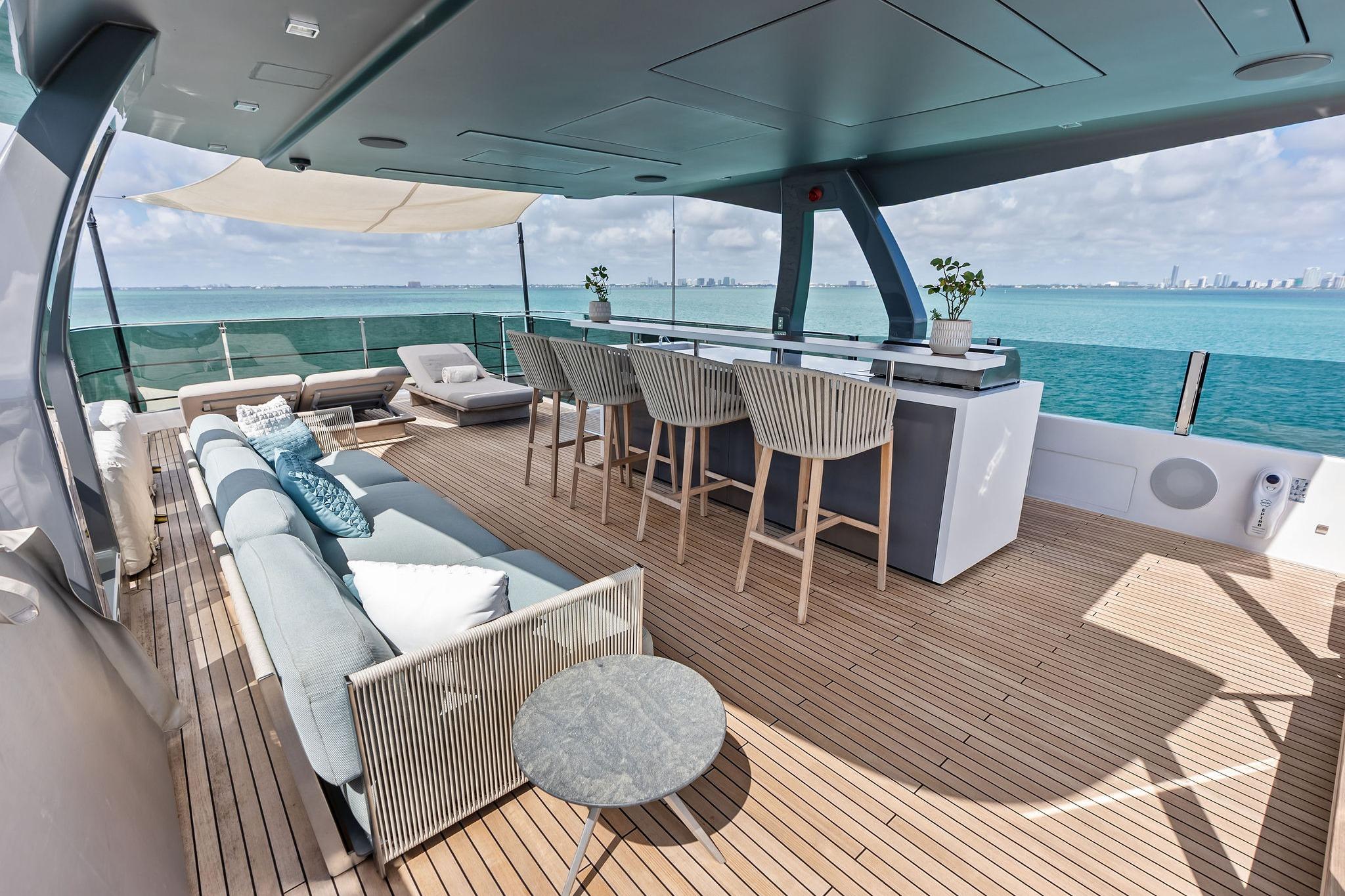 2023 Custom Line Navetta 33 - 27