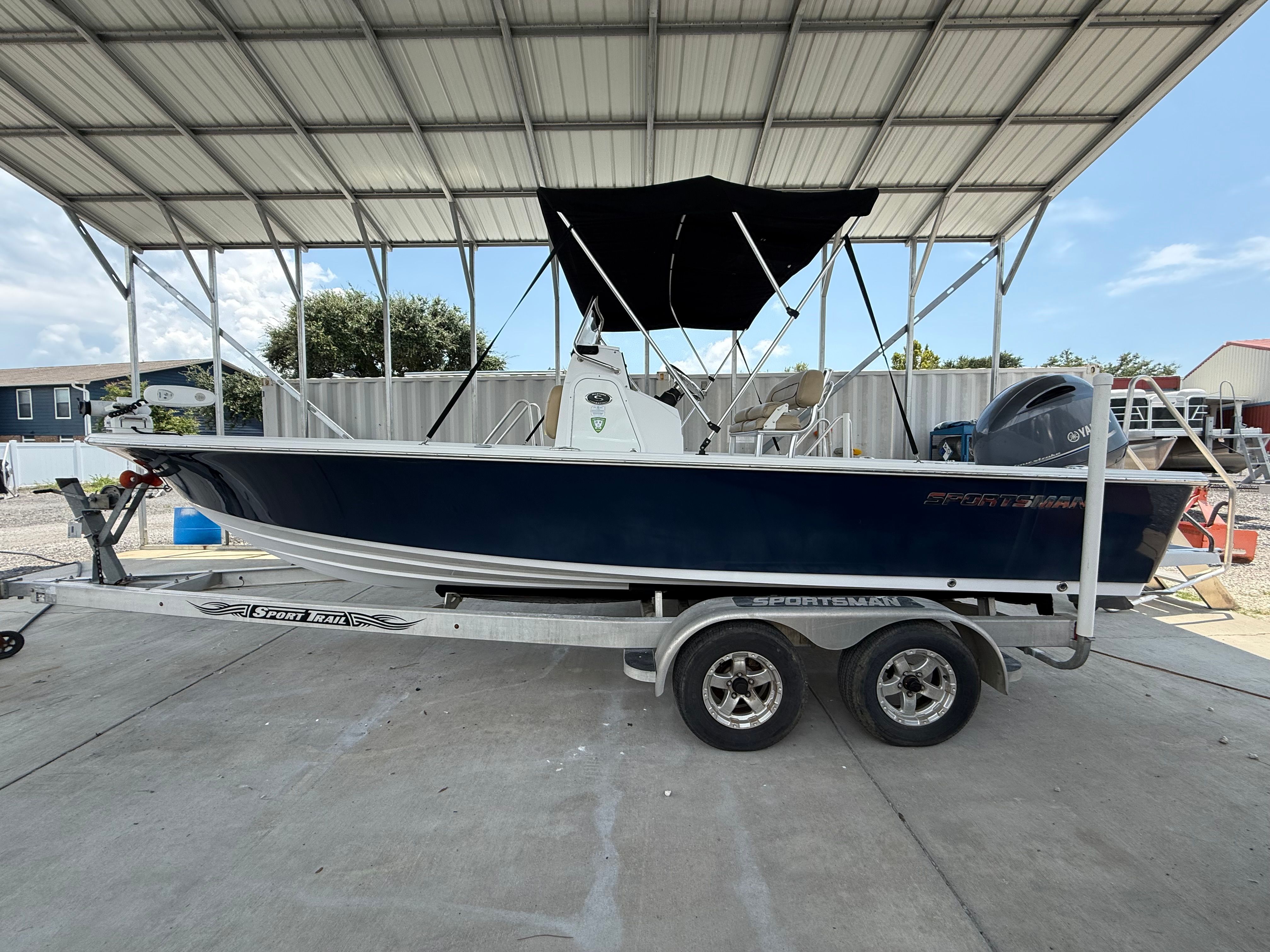 2016 Sportsman Masters 227 Bay Boat