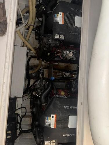 2005 Four Winns 298 Vista engine compartment with Volvo Penta engines.