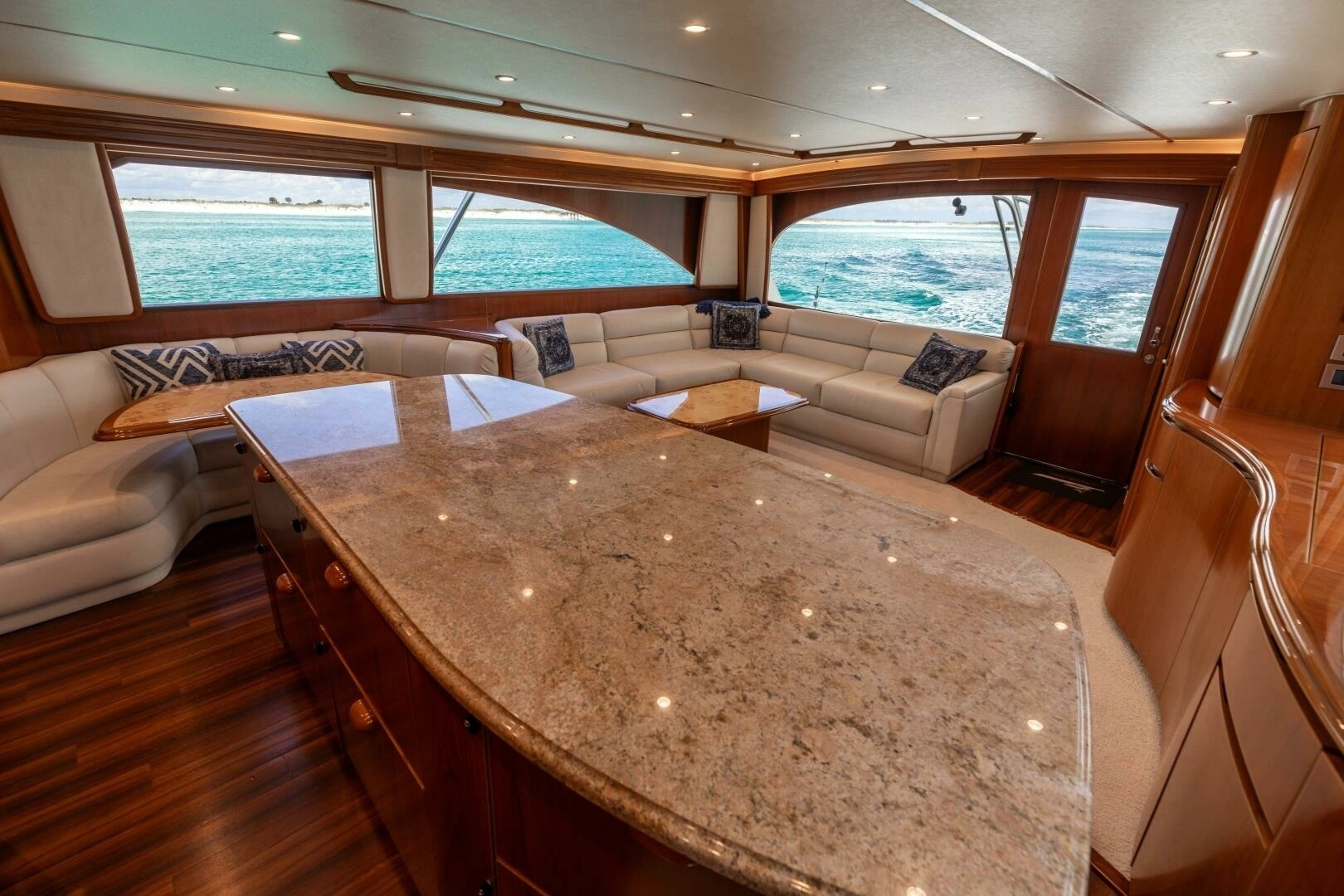 2015 Viking 70 Convertible - Image 10