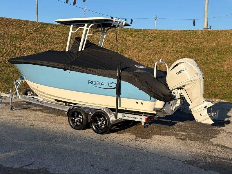 2026 Robalo R230 Center Console - 44