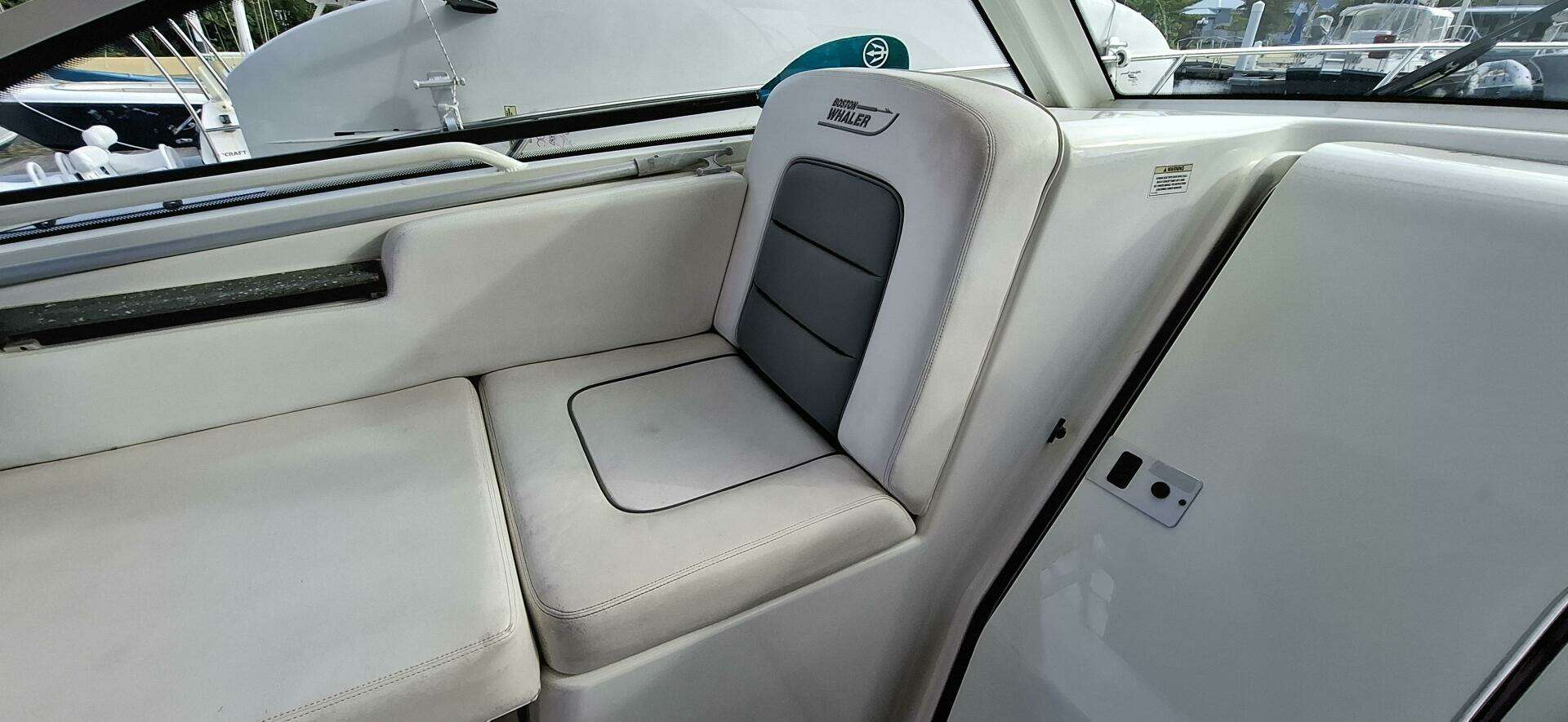 2013 Boston Whaler Conquest 315 - Image 17