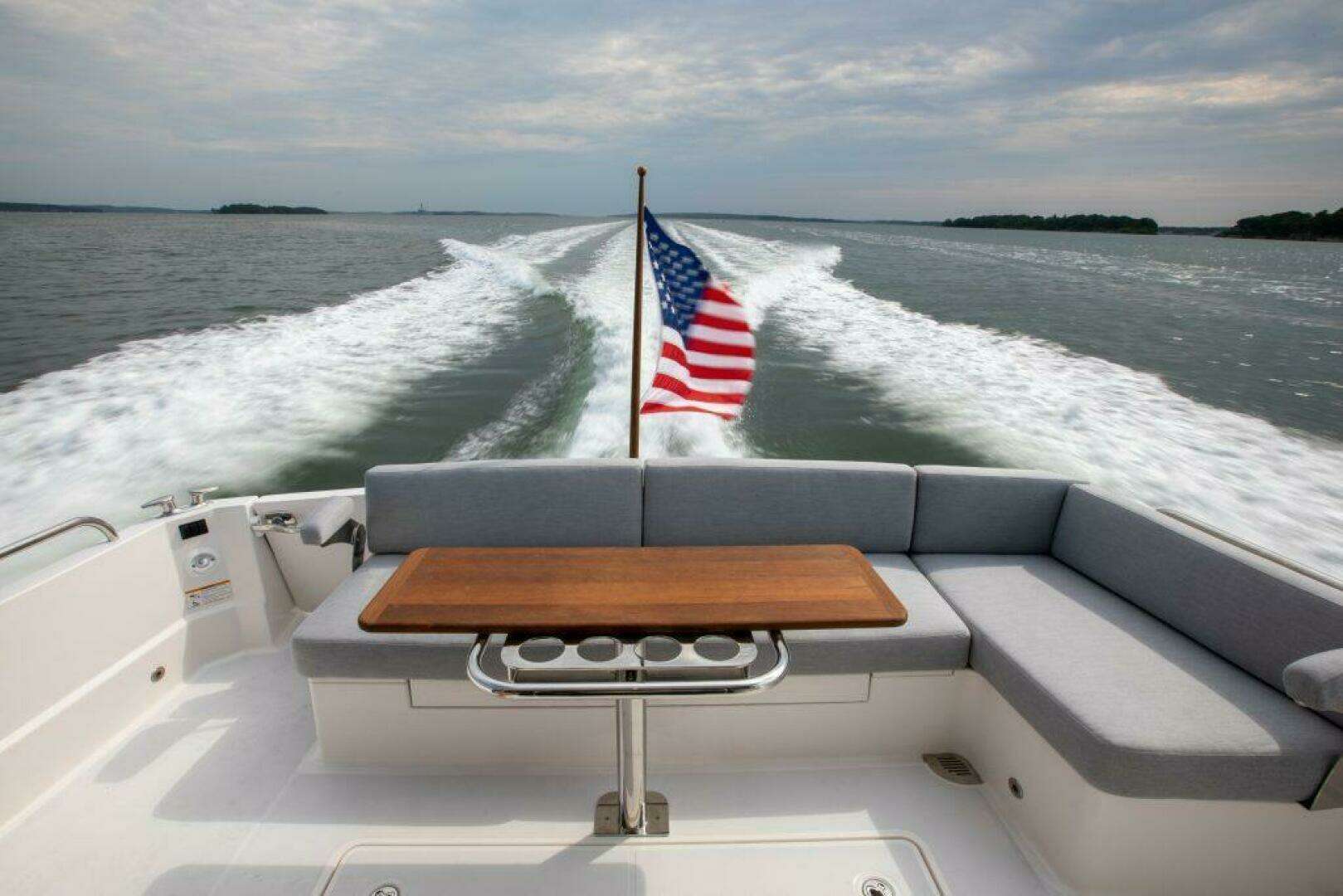 2027 Sabre 43 Salon Express - Image 12