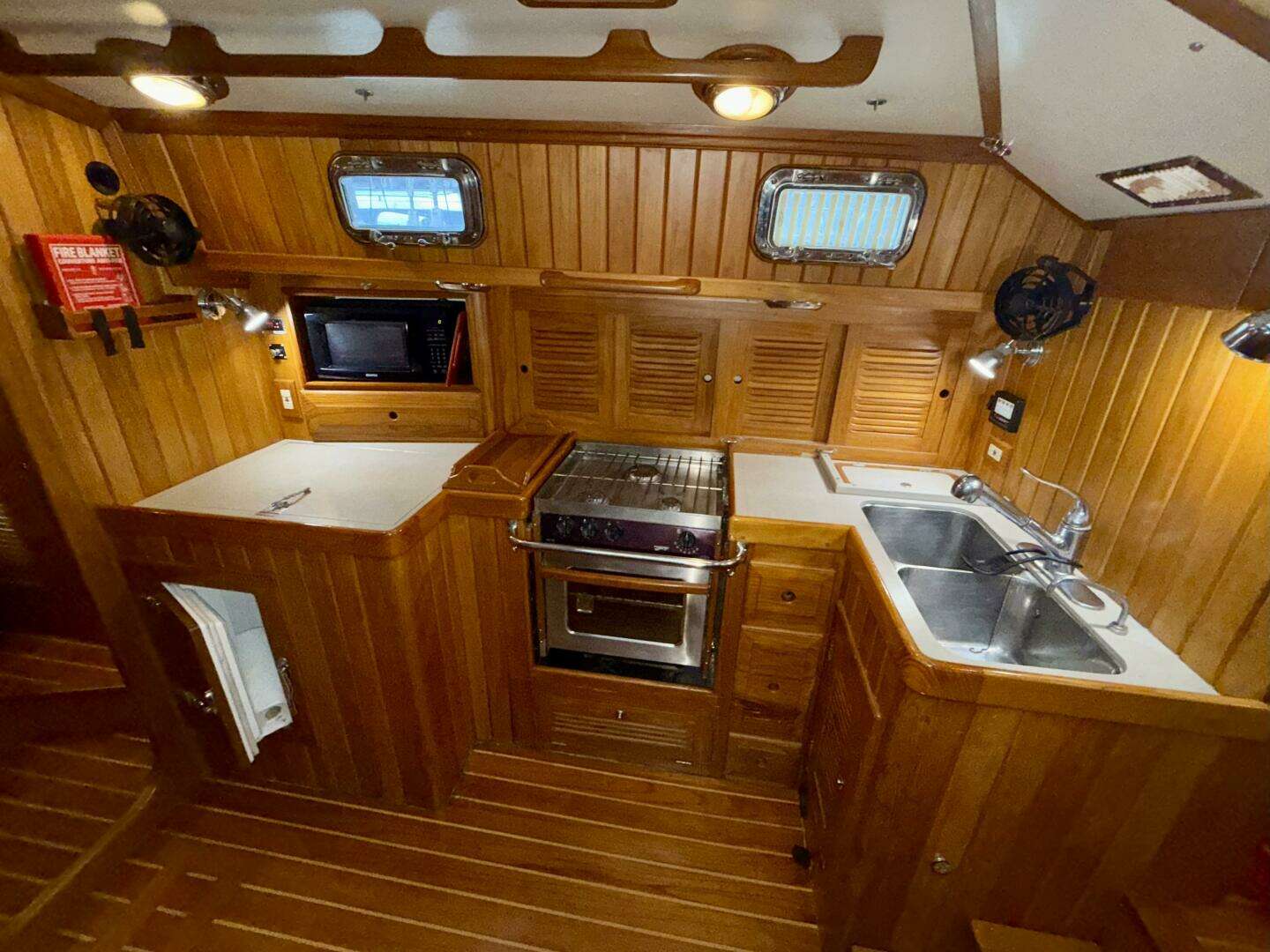 2005 Cabo Rico 42 Pilothouse - Image 12