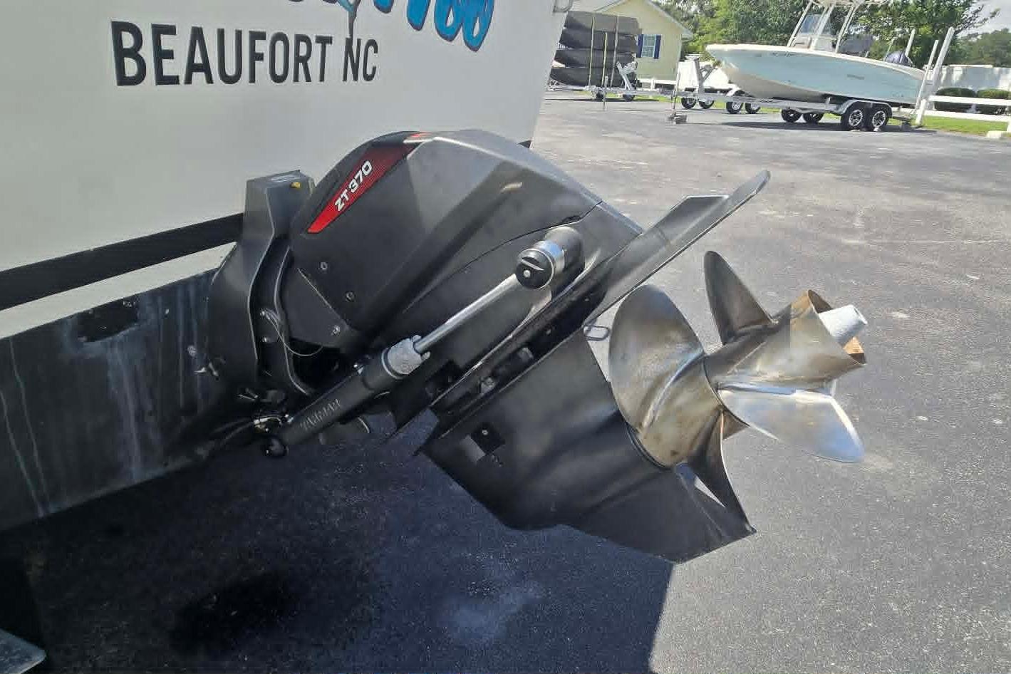 2003 True World Marine 286 boat with ZT370 outdrive in Beaufort, NC.
