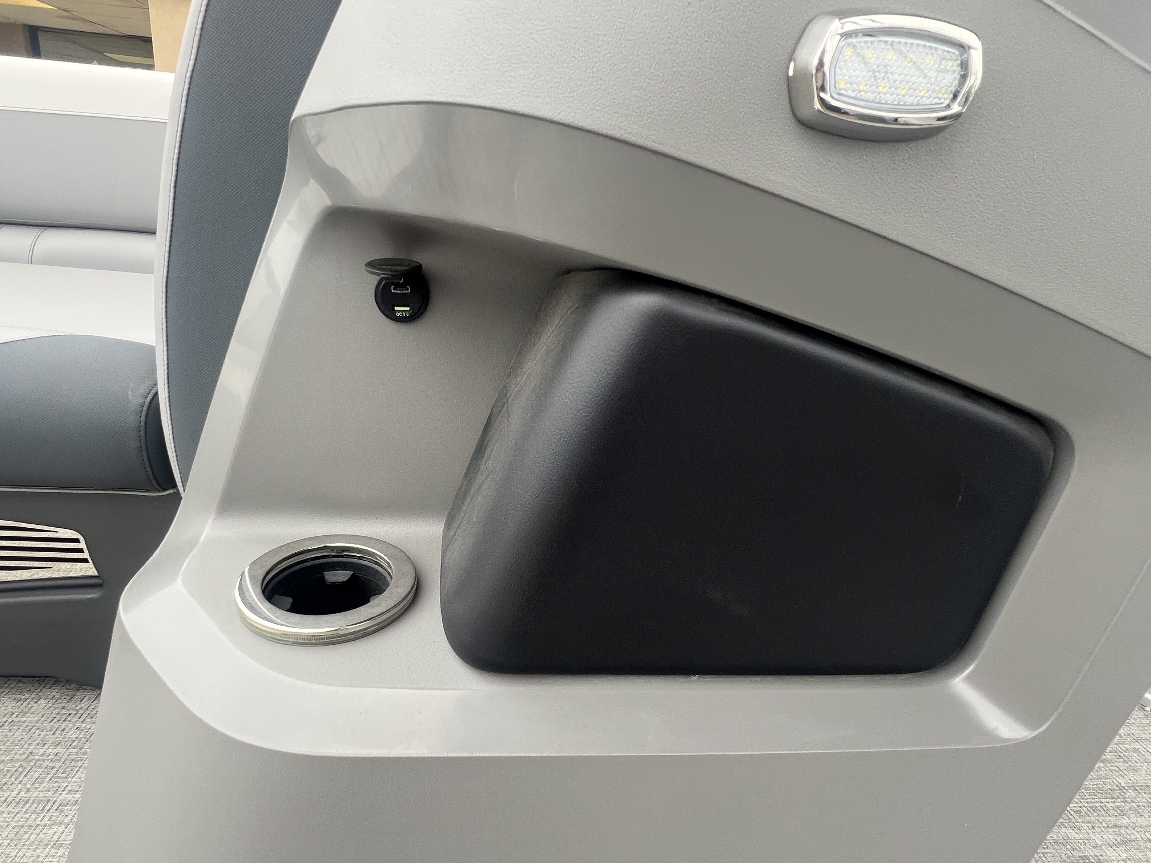 2025 Avalon LSZ Versatile Rear Bench - 23' - 20