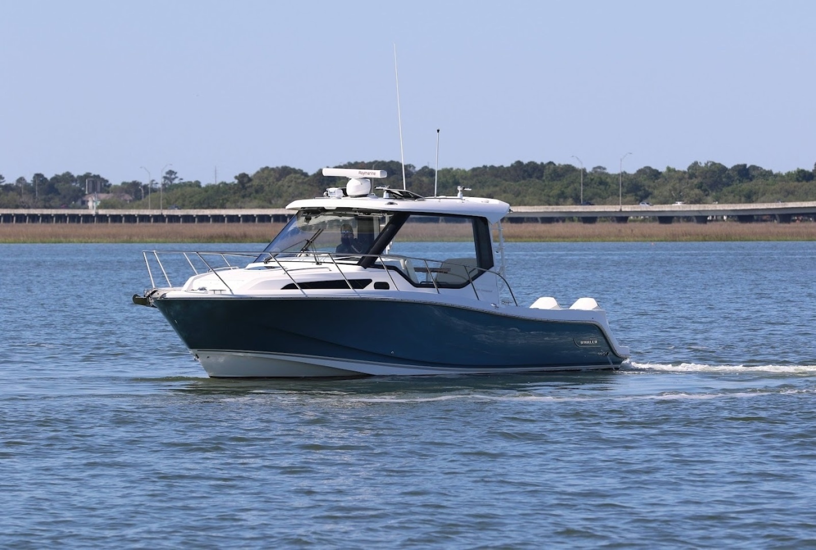 2021 Boston Whaler 325 Conquest - Image 7