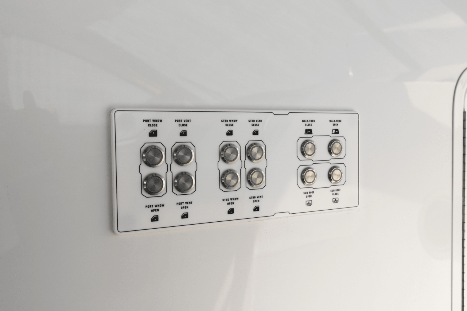 2026 Cruisers Yachts 50GLS OB - Image 93