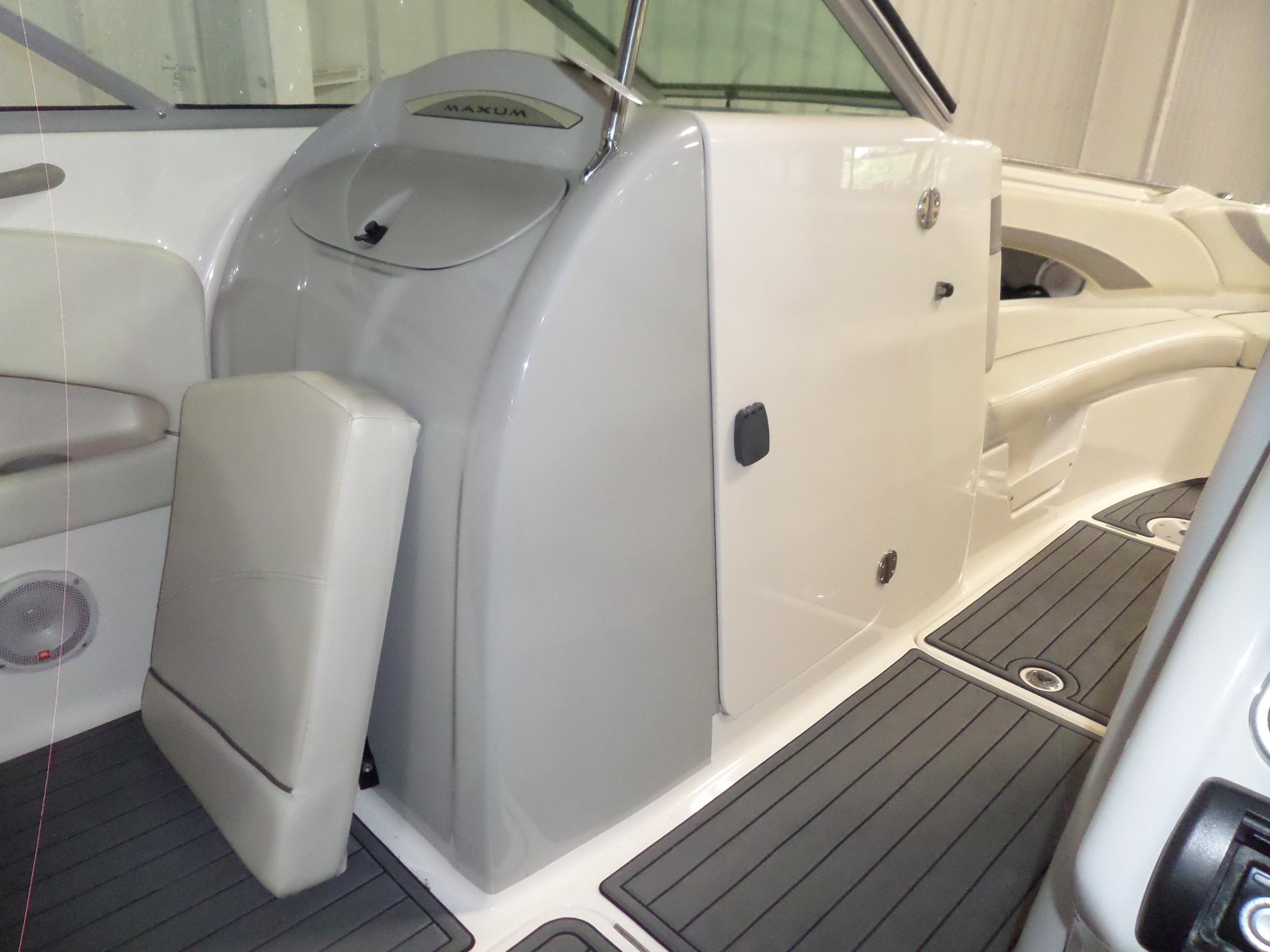 2006 Maxum 2400 SR3 boat interior with seating and storage compartments.