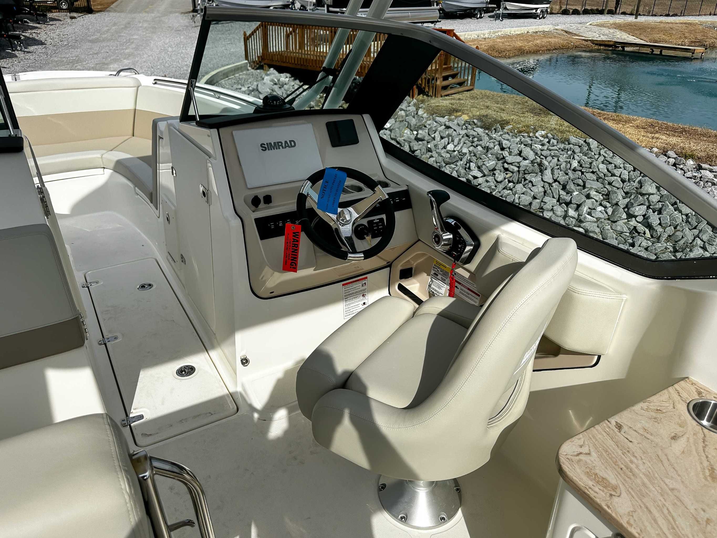 2025 Boston Whaler 240 Vantage - 16