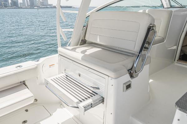 2020 Boston Whaler 345 Conquest - 31