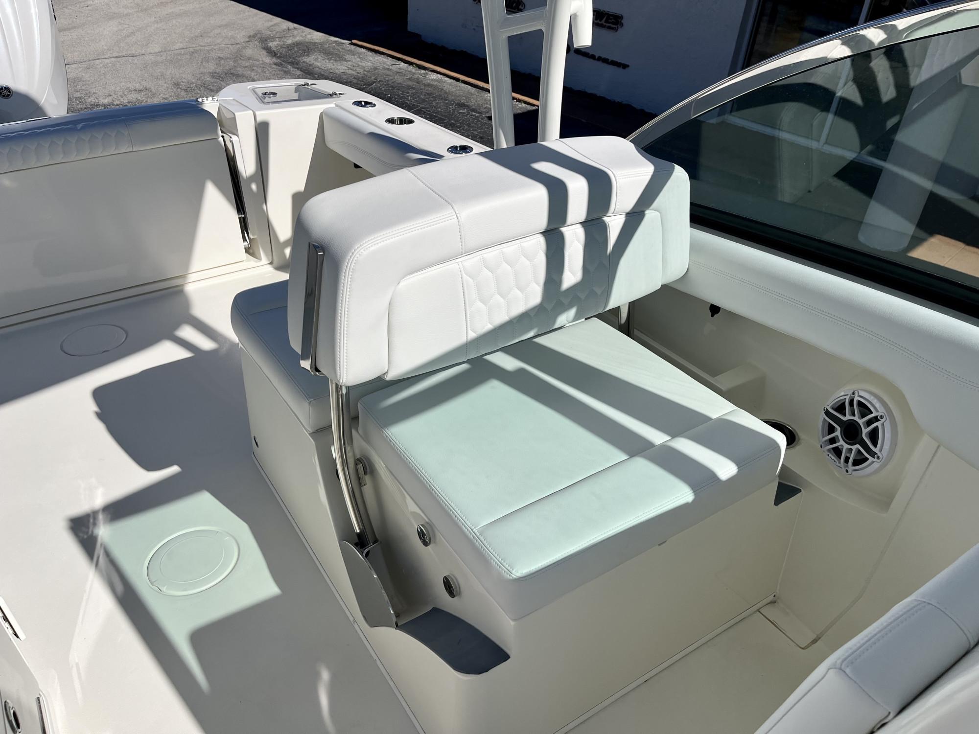 2025 Cobia 240 Dual Console - 27