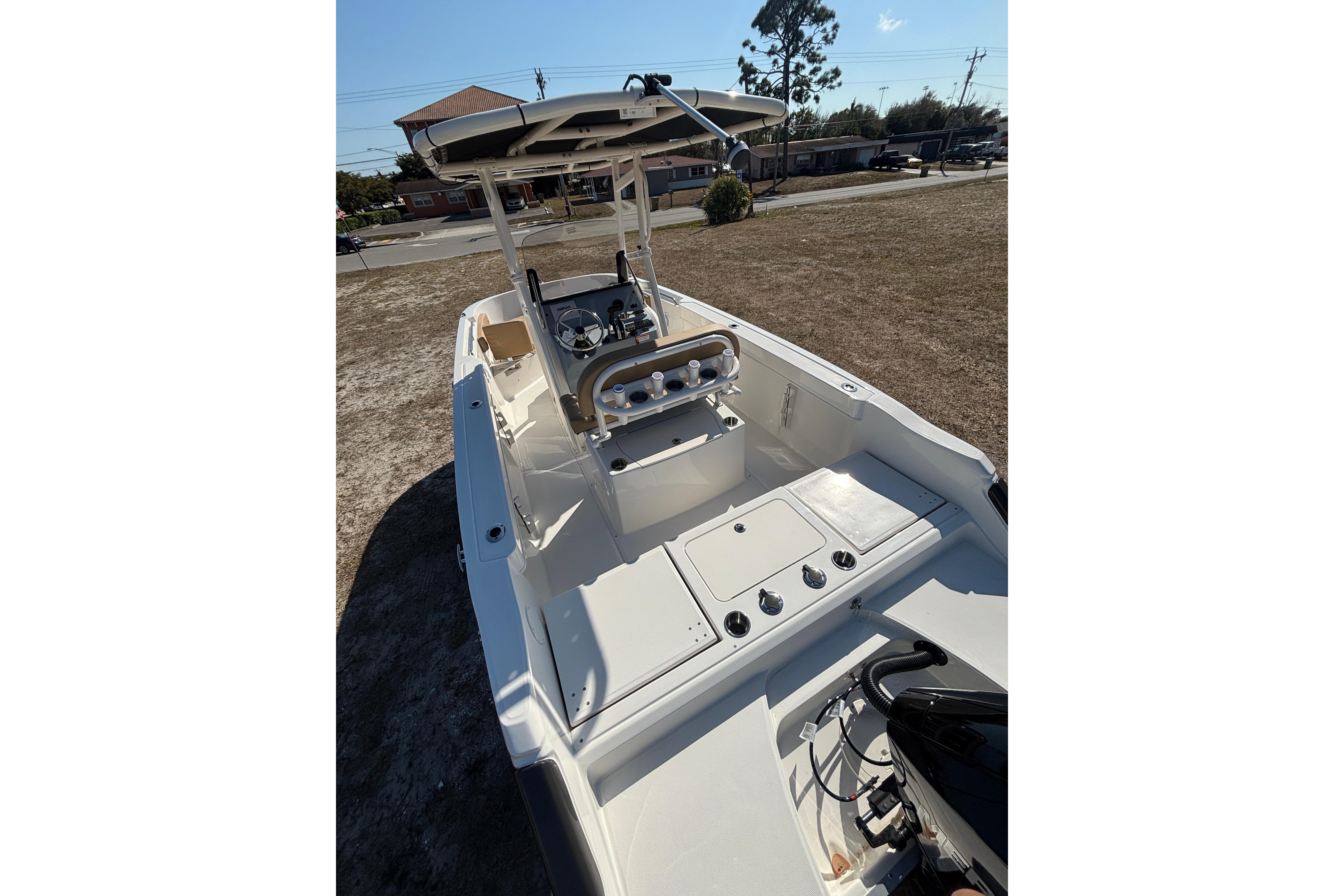 2026 Bayliner Trophy T22CC boat with center console and spacious deck.