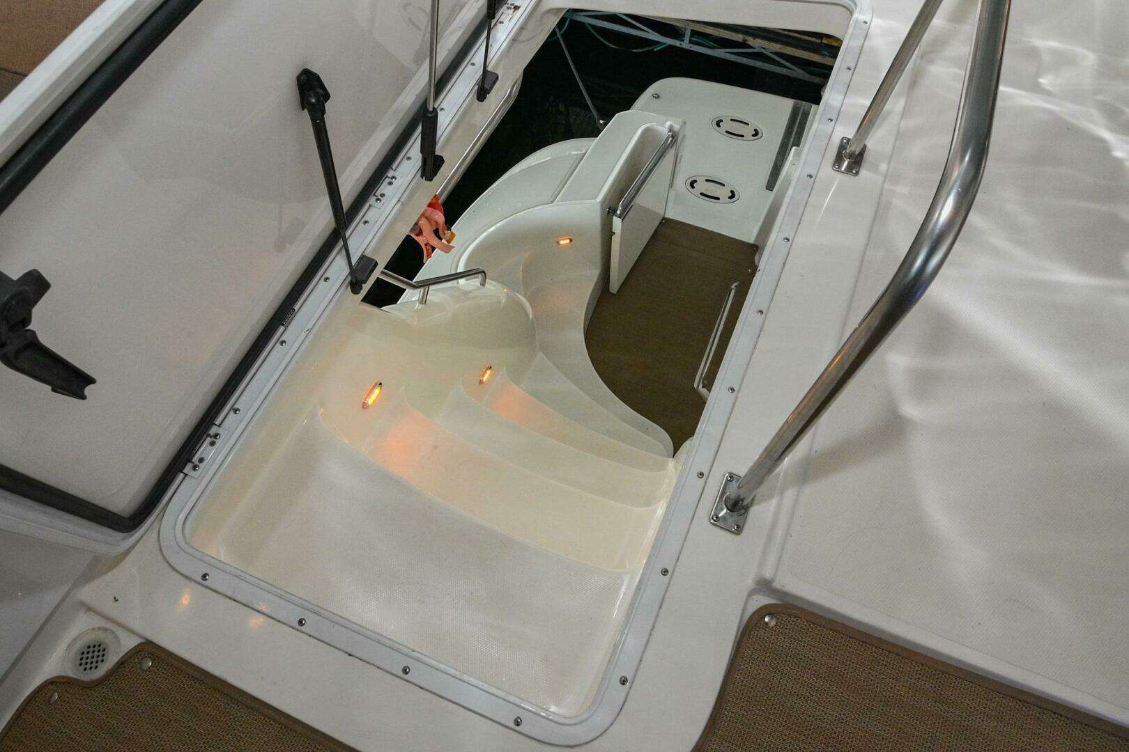 2002 Cruisers Yachts 5000 Sedan Sport - Image 114