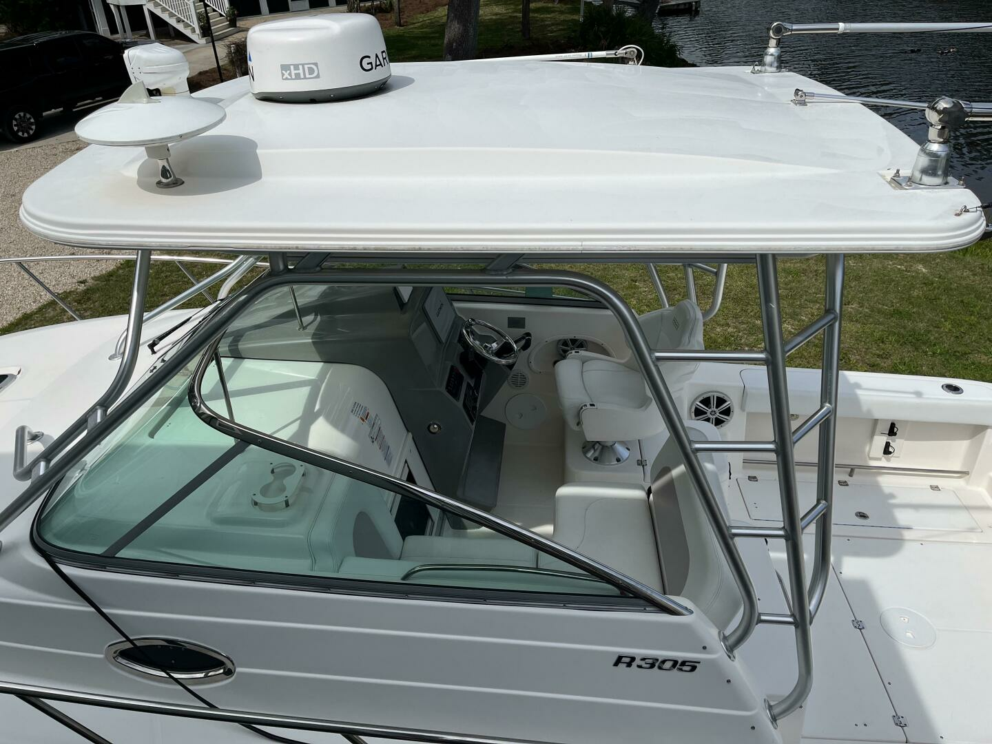 2015 Robalo R305 Walkaround - Image 7