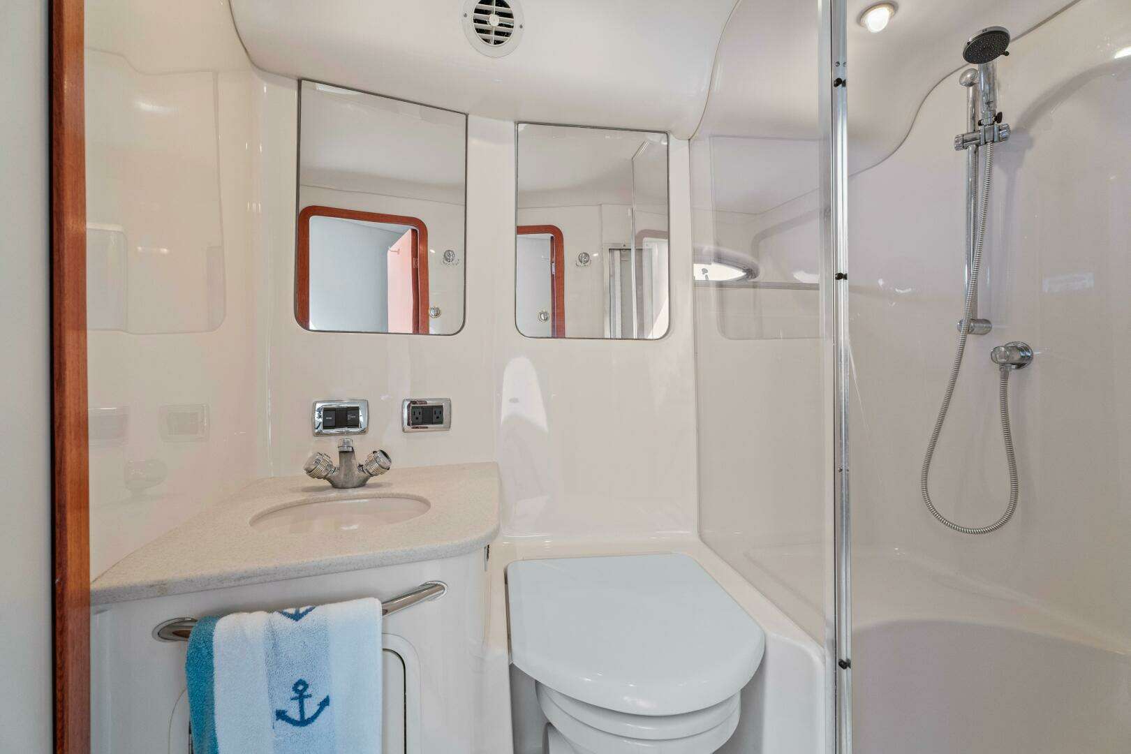 2003 Sea Ray 480 Sedan Bridge - Image 28
